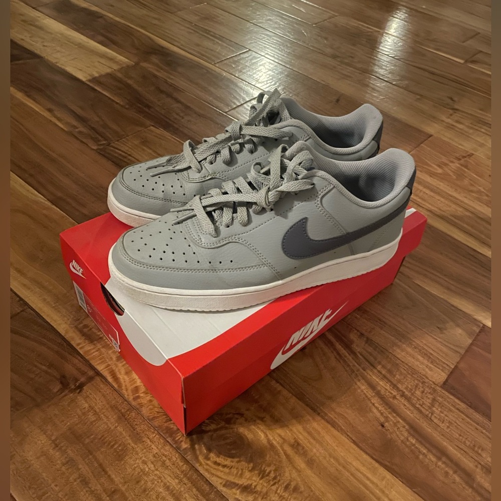 Men's Grey Nike Court Vision Low Sneakers
Size: 8.5
Lightly Worn